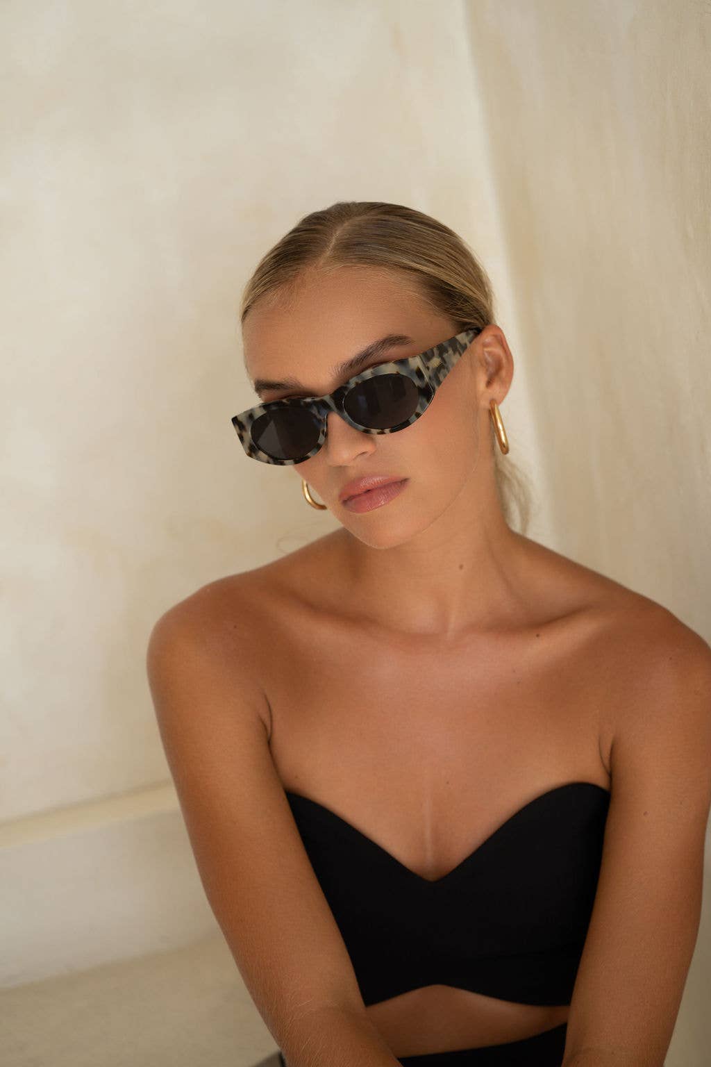 FREYRS Eyewear - Layla Acetate Oval Sunglasses : Gray Tortoise