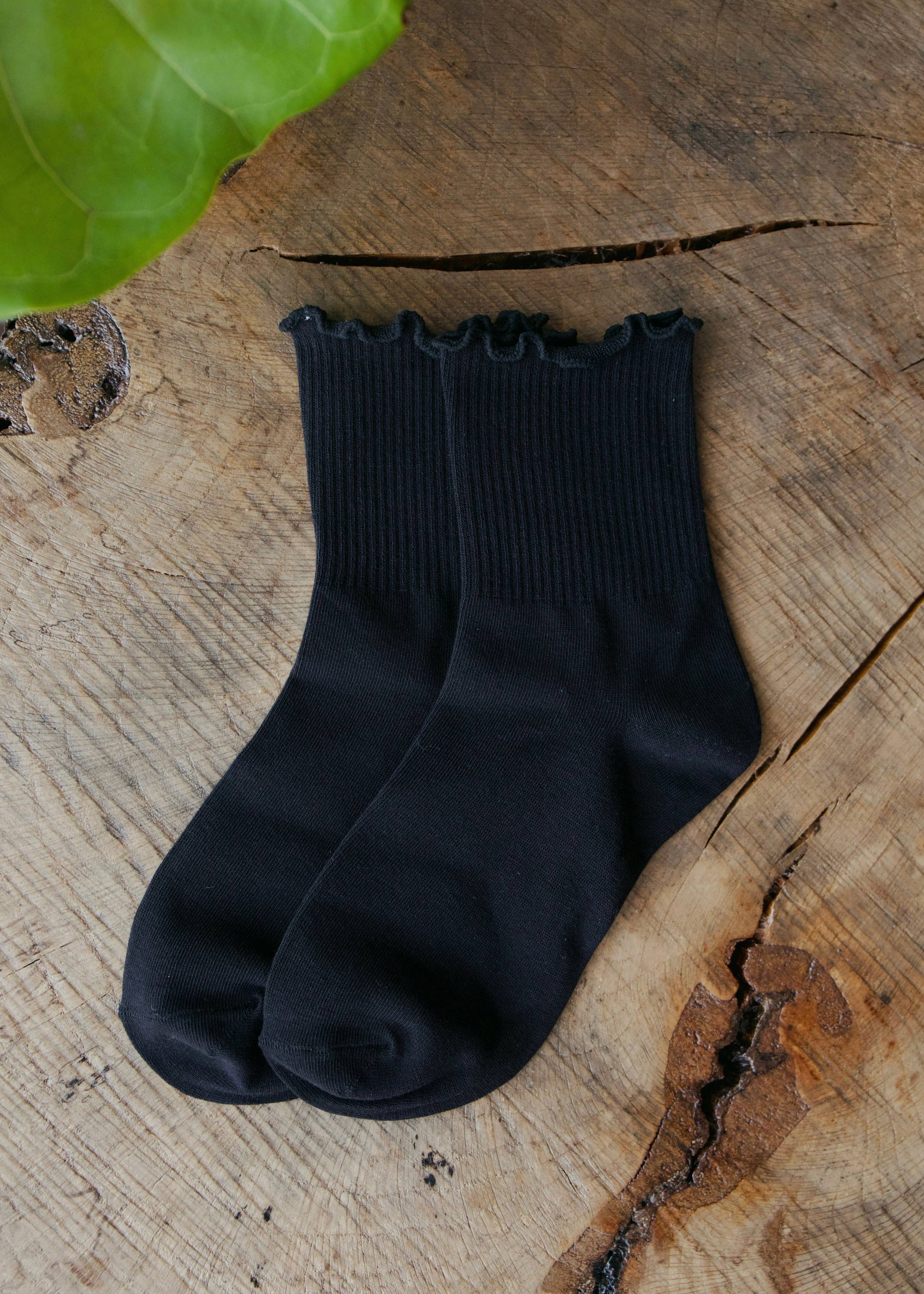 Ruffle Rib Quarter Socks