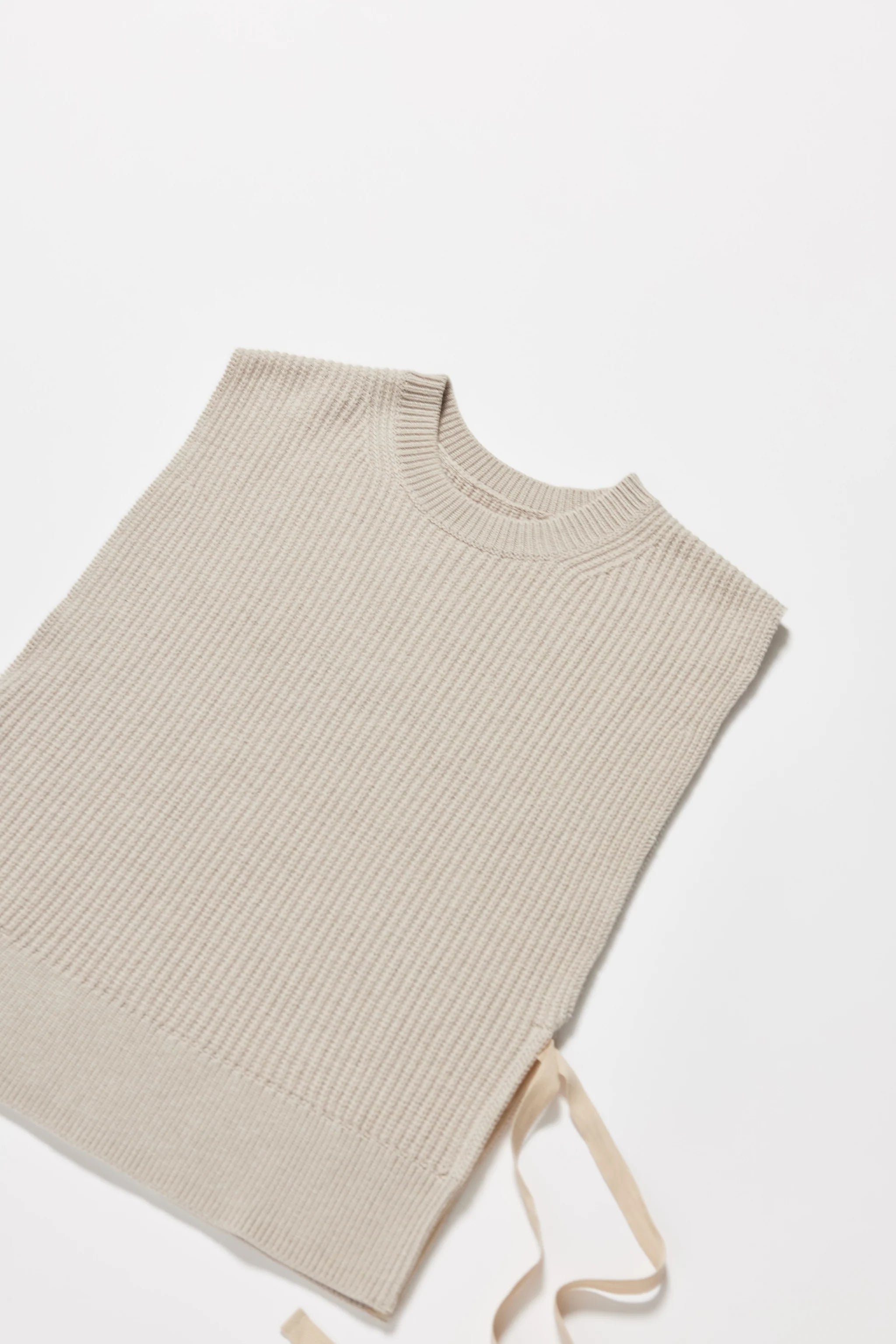 Cusp Knit Vest | Dove Grey