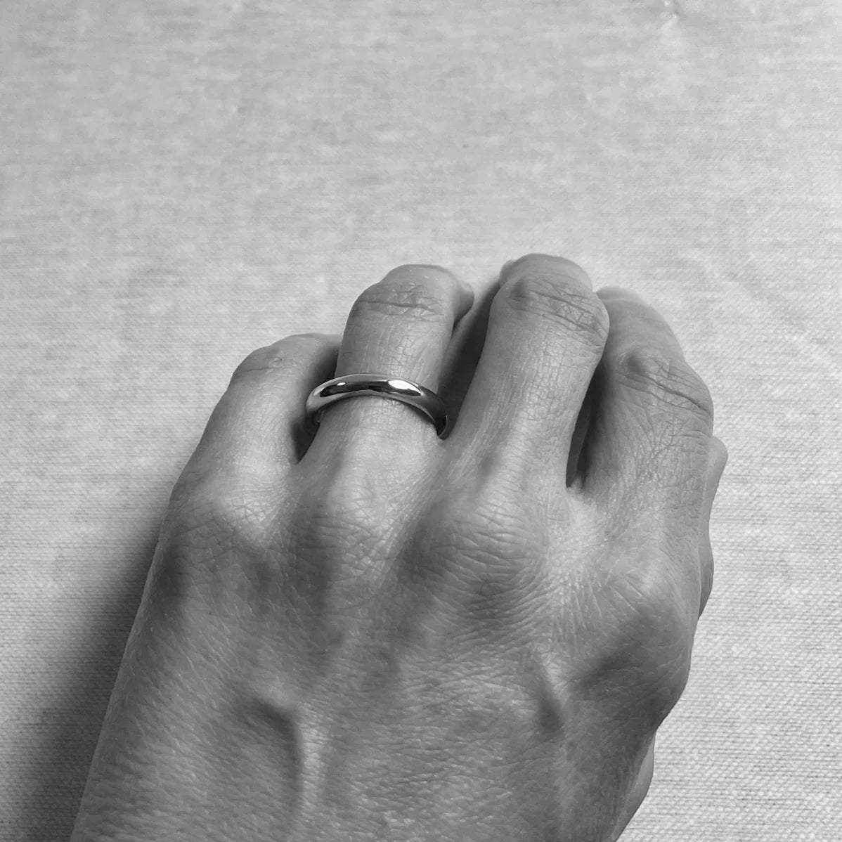 Minimal Curved Band Artisan Ring