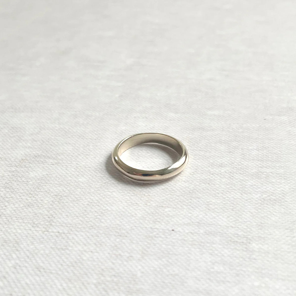 Minimal Curved Band Artisan Ring